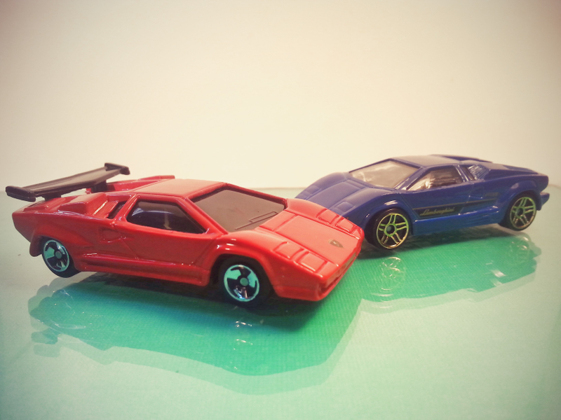 Illustration for article titled Lamborghini Countach: Hot Wheels vs Maisto (Diecast Review)